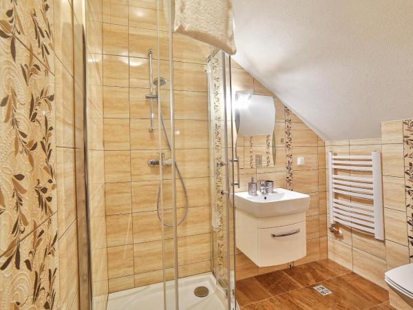 Grand Podhale Resort&Spa- Jacuzzi - Sauna fińska i Łaźnia parowa - Widok na Tatry : photo 5 de la chambre chambre double - vue sur montagne