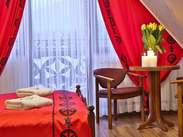 Grand Podhale Resort&Spa- Jacuzzi - Sauna fińska i Łaźnia parowa - Widok na Tatry : photo 5 de la chambre appartement avec vue sur la montagne