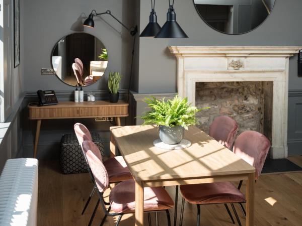 Hiding Space - Trim Street Apartments : photo 2 de la chambre appartement mezzanine de luxe