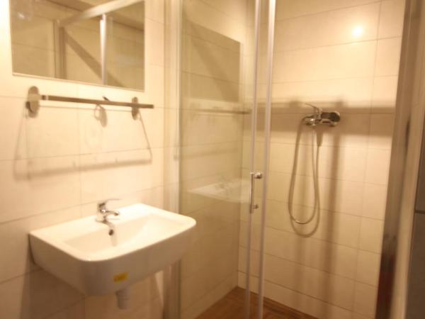 Wigury Stay : photo 3 de la chambre lit simple dans dortoir de 4 lits