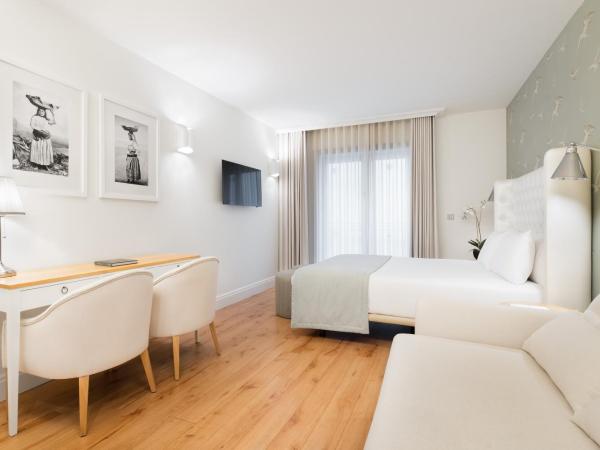 Eurostars Porto Douro : photo 4 de la chambre chambre supérieure avec canapé-lit