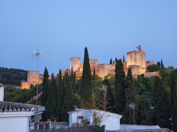 Casa del Aljarife : photo 4 de la chambre chambre double 2 lits avec terrasse privée - vue sur l'alhambra