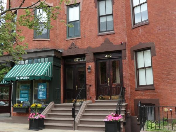 Stylish Downtown Studio in the SouthEnd, C.Ave #43 : photo 4 de la chambre studio avec salle de bains extérieure privée