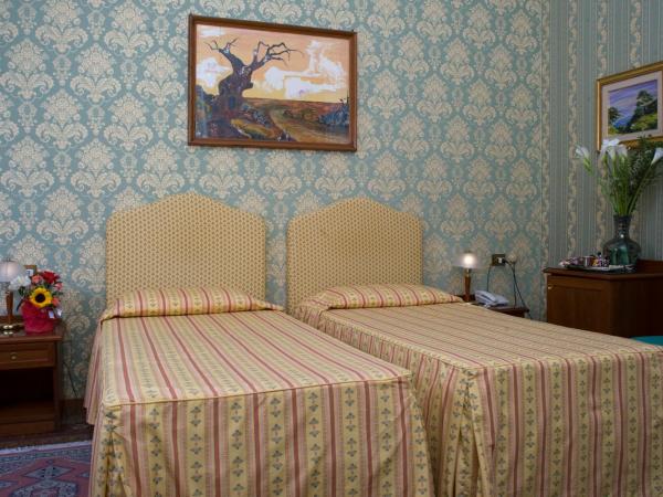 Hotel Beatrice : photo 9 de la chambre chambre triple