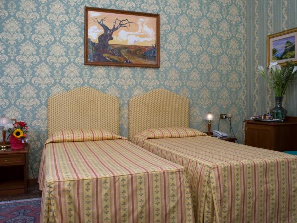 Hotel Beatrice : photo 9 de la chambre chambre lits jumeaux