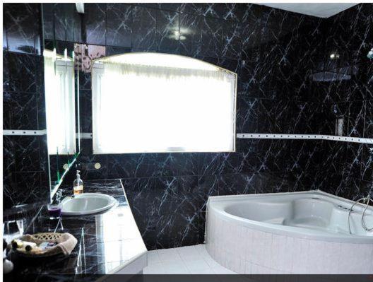 Mansion Giahn Bed & Breakfast : photo 3 de la chambre chambre familiale avec balcon