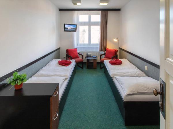 Masarykova Kolej : photo 5 de la chambre chambre lits jumeaux avec salle de bains privative