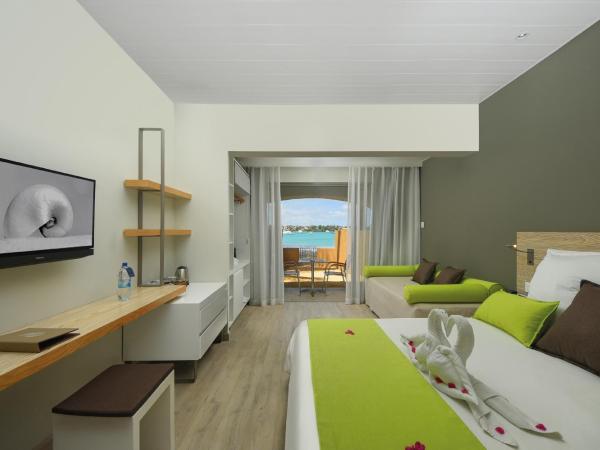 Mauricia Beachcomber Resort & Spa : photo 2 de la chambre chambre supérieure côté plage