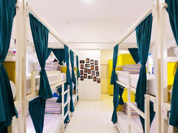 goSTOPS Mumbai : photo 7 de la chambre bed in 10 bed mixed ac dormitory room with ensuite bathroom