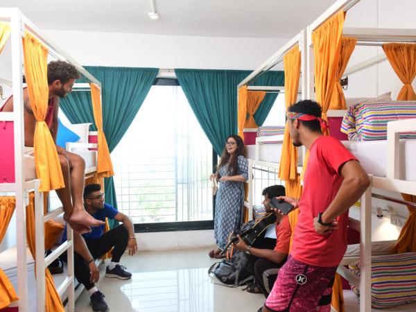 goSTOPS Mumbai : photo 1 de la chambre bed in 10 bed mixed ac dormitory room with ensuite bathroom