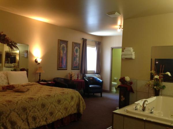 Hotel Citadelle : photo 3 de la chambre chambre lit king-size avec bain à remous