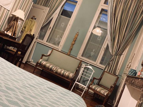 Chambres d'Hôtes Les Foulons : photo 3 de la chambre chambre double - vue sur rue