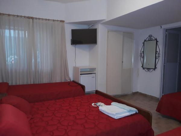 Hotel San Carlos : photo 9 de la chambre chambre quadruple