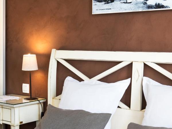 Best Western Hotel De La Plage Saint Marc sur Mer : photo 7 de la chambre chambre double classique avec vue sur le village

