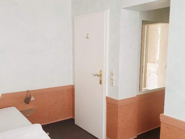 Pension Giesserstrasse Leipzig : photo 8 de la chambre chambre simple avec salle de bains privative