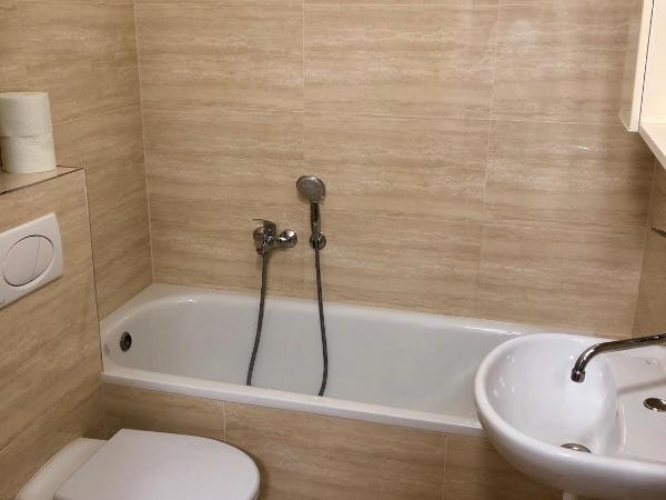 Galas ubytovani v soukromi : photo 3 de la chambre chambre triple avec terrasse