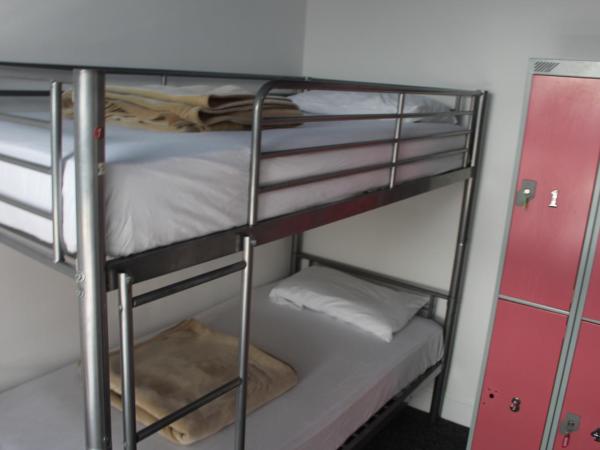 Backpackers Blackpool - Family Friendly Hotel : photo 9 de la chambre chambre familiale avec salle de bains