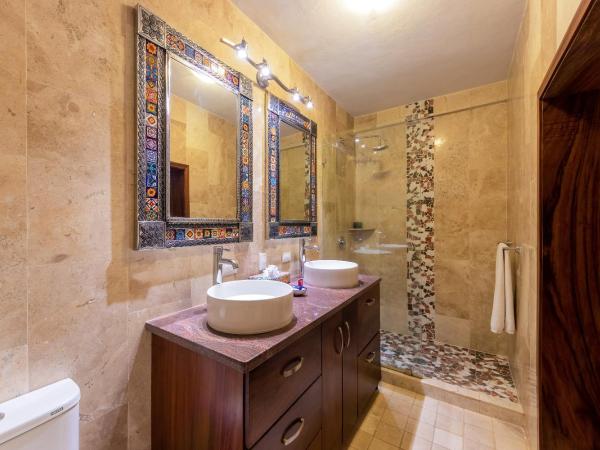 Villa Lola - Adults Only : photo 3 de la chambre chambre lit king-size deluxe