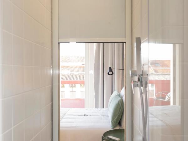 Casa dos Carvalhos : photo 9 de la chambre chambre double ou lits jumeaux deluxe - vue sur piscine