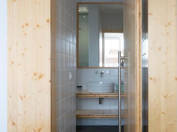 Casa dos Carvalhos : photo 7 de la chambre chambre double ou lits jumeaux deluxe - vue sur piscine