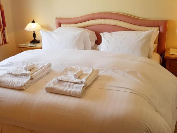 Claremount House B&B : photo 1 de la chambre chambre lit king-size - vue sur jardin