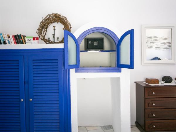 Ifestio Villas Oia : photo 8 de la chambre villa deluxe avec bain à remous extérieur - vue sur mer