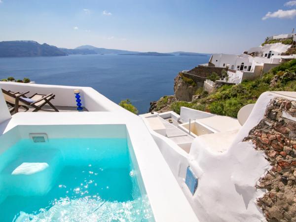 Ifestio Villas Oia : photo 1 de la chambre villa deluxe avec bain à remous extérieur - vue sur mer