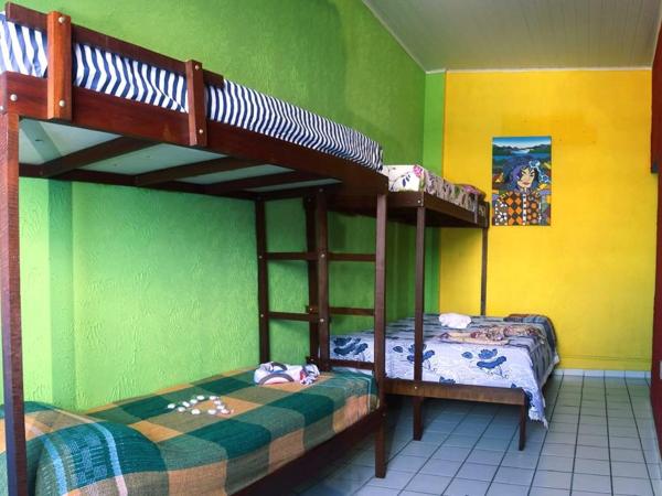 Hostel Cores do Pelô : photo 2 de la chambre chambre quadruple Économique avec ventilateur