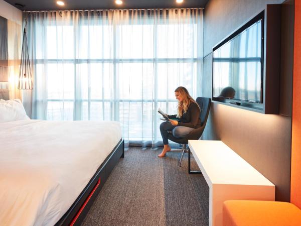 Alt Hotel Calgary East Village : photo 2 de la chambre chambre lit king-size