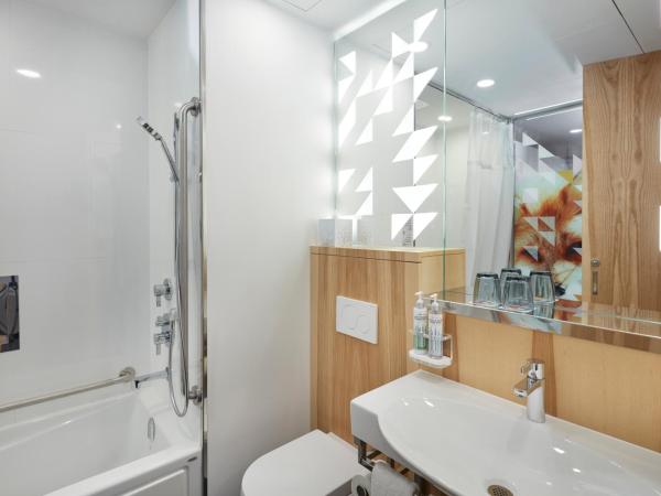 Alt Hotel Calgary East Village : photo 3 de la chambre chambre avec 2 grands lits queen-size 