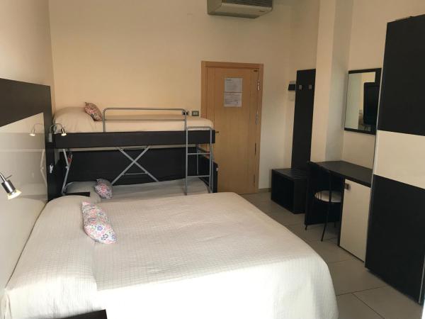 Hotel Ricchi : photo 2 de la chambre chambre quadruple Économique