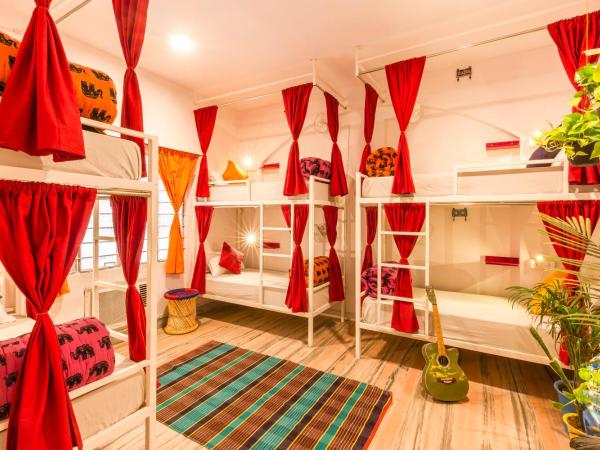 goSTOPS Jaipur : photo 1 de la chambre bed in 8 bed mixed only ac dormitory room with ensuite bathroom