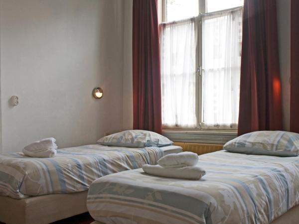 Hotel Torenzicht : photo 2 de la chambre chambre quadruple avec salle de bains commune