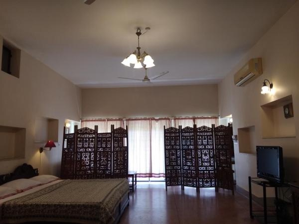 Hotel Jai Niwas : photo 2 de la chambre chambre familiale de luxe (4 lits)