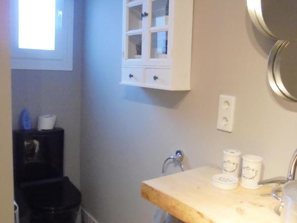 TAK Boutique Old Town : photo 5 de la chambre chambre simple avec salle de bains 