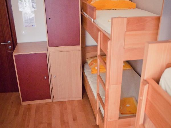 HI Hostel Zadar : photo 4 de la chambre lit simple dans dortoir mixte