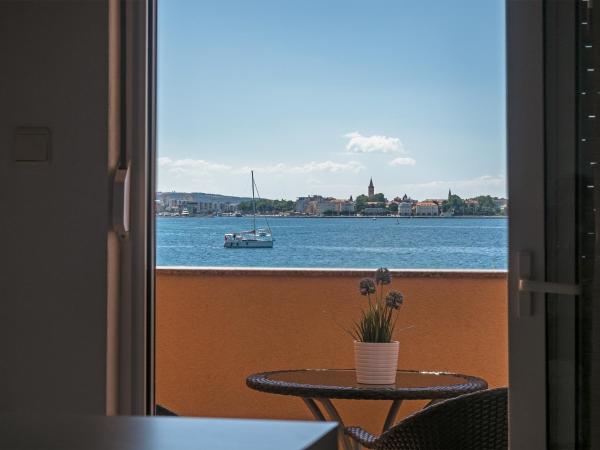 Apartments Nino 1 : photo 3 de la chambre studio - vue sur mer