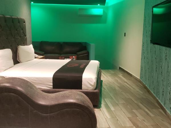 Intimisimo Suites Autohotel Centro Only Adult : photo 3 de la chambre suite deluxe avec baignoire spa