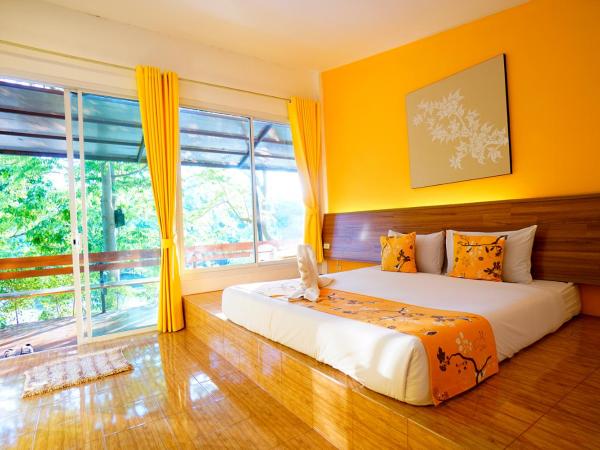 Aurora Resort Kanchanaburi : photo 2 de la chambre chambre double ou lits jumeaux deluxe - vue sur rivière