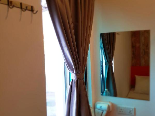 Teruntum 96 Guest house : photo 10 de la chambre chambre triple deluxe