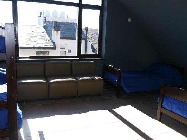 Moving Hostel Travel Bar : photo 9 de la chambre lit simple en dortoir