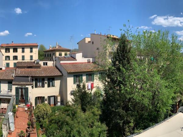 Hotel David : photo 2 de la chambre chambre triple avec balcon