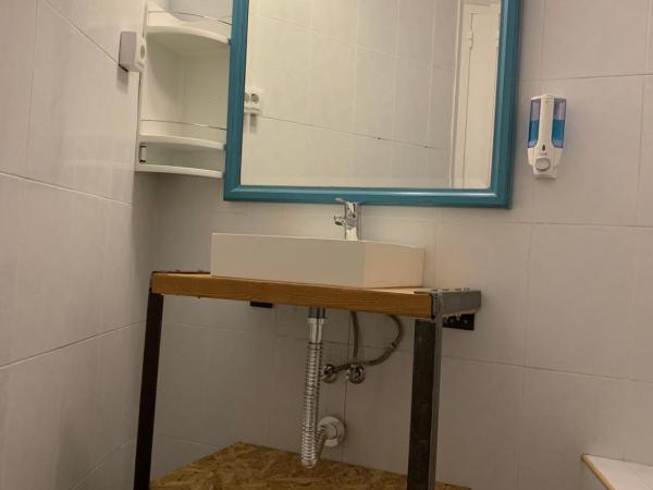 Hostal Portugal : photo 2 de la chambre chambre double