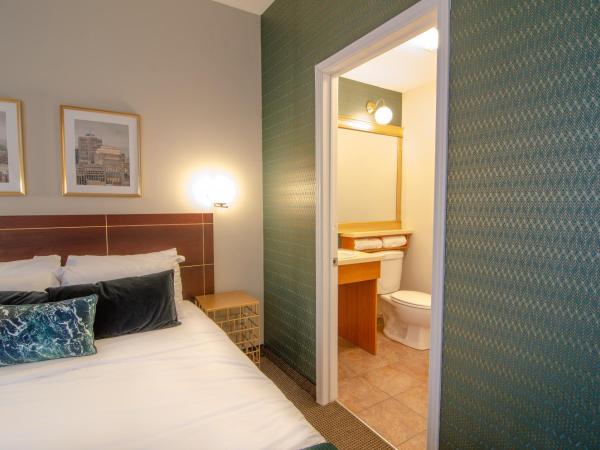 Maison Cartier Montreal : photo 8 de la chambre chambre double avec patio