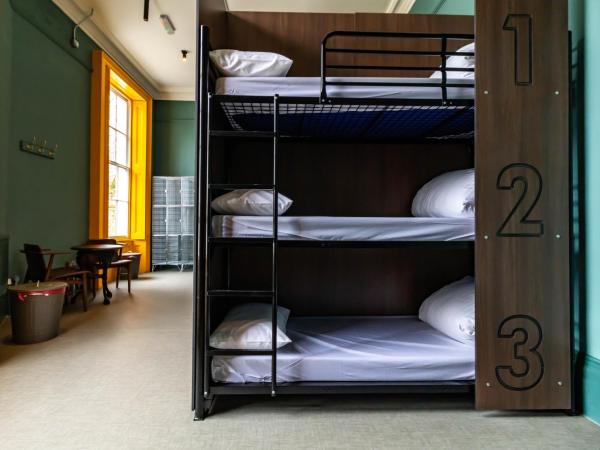 PubLove @ The White Ferry, Victoria : photo 1 de la chambre lit dans dortoir mixte de 3 lits avec salle de bains commune