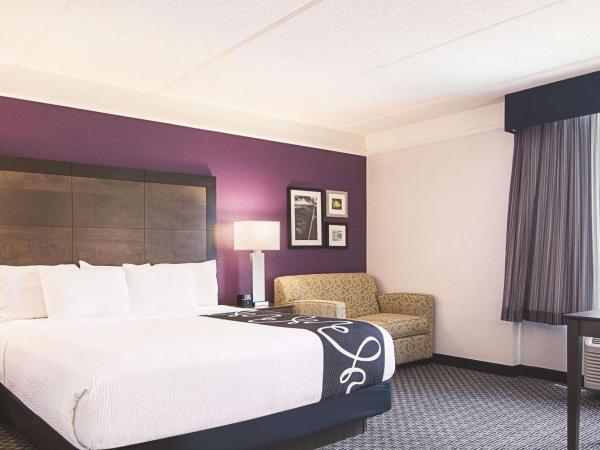 La Quinta by Wyndham Atlanta Perimeter Medical : photo 3 de la chambre chambre lit king-size deluxe