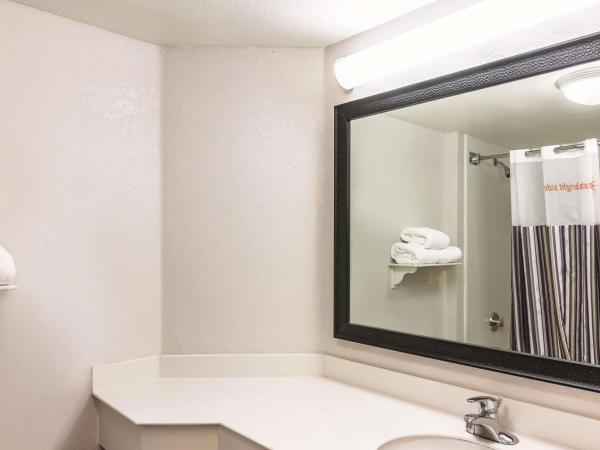 La Quinta by Wyndham Orlando Airport North : photo 5 de la chambre chambre standard avec 2 lits doubles