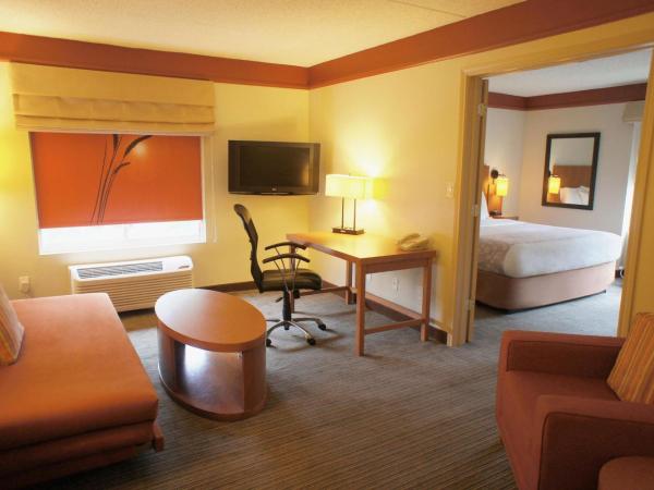 La Quinta by Wyndham Memphis Primacy Parkway : photo 1 de la chambre suite lit king-size