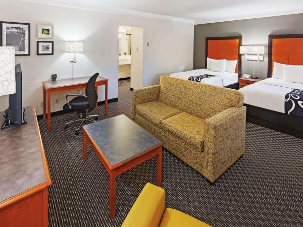 La Quinta Inn by Wyndham Dallas Uptown : photo 4 de la chambre chambre exécutive avec 2 lits doubles