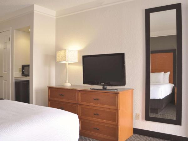 La Quinta Inn by Wyndham Dallas Uptown : photo 1 de la chambre chambre lit king-size deluxe